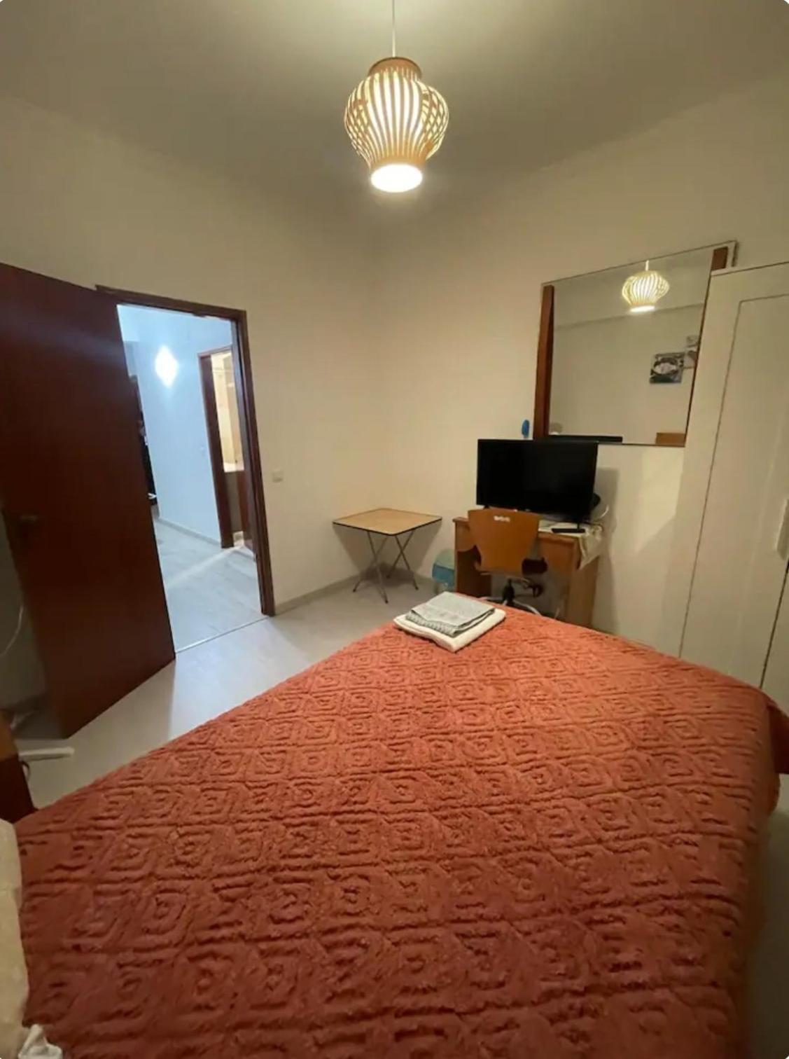 Quarto Calmo E Acolhedor Almada Exterior foto