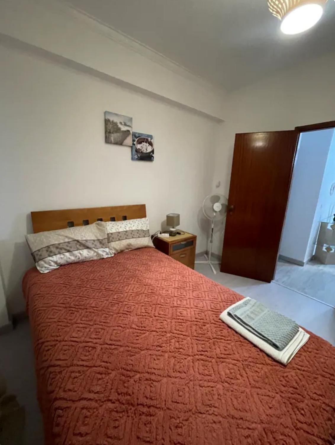 Quarto Calmo E Acolhedor Almada Exterior foto